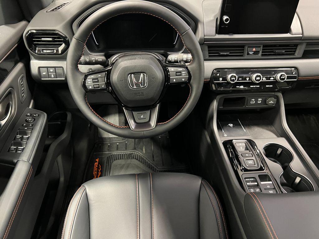 new 2025 Honda Pilot car, priced at $48,676