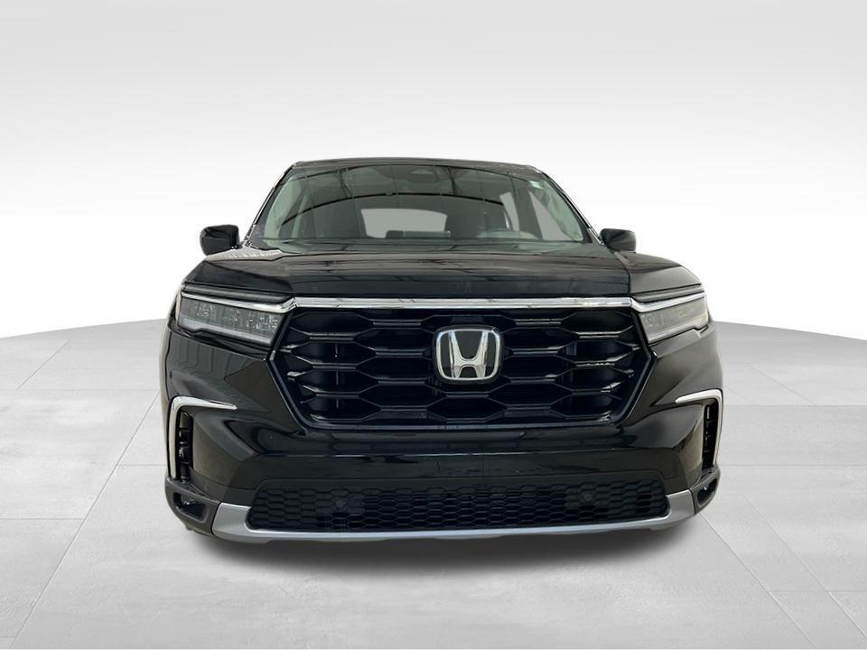 new 2025 Honda Pilot car, priced at $45,679