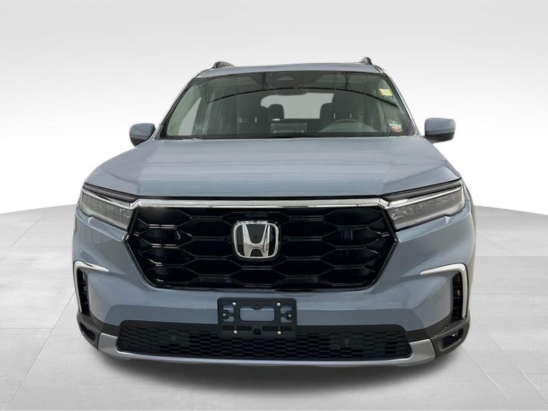 new 2025 Honda Pilot car, priced at $48,546