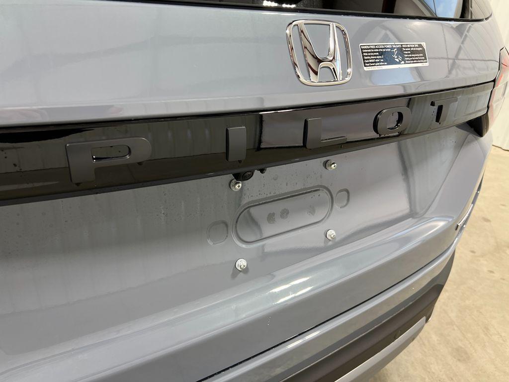 new 2025 Honda Pilot car, priced at $48,546
