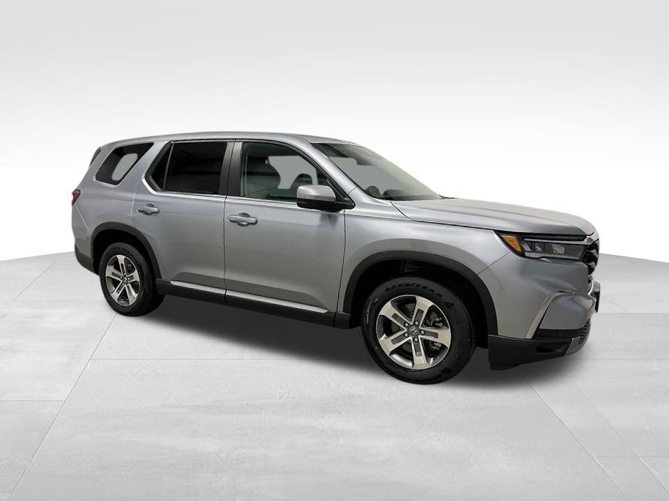 new 2025 Honda Pilot car, priced at $45,111