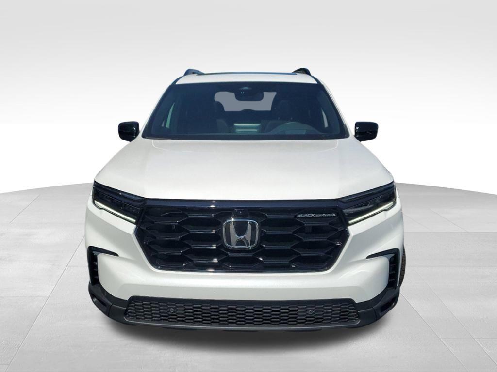 new 2025 Honda Pilot car, priced at $53,676