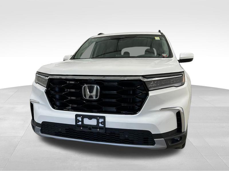 new 2025 Honda Pilot car, priced at $51,493