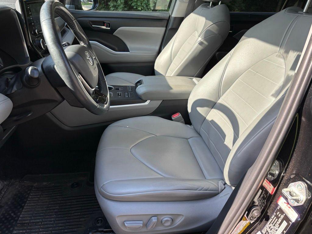 used 2020 Toyota Highlander car, priced at $31,188