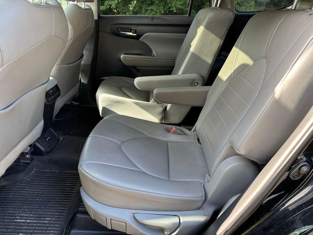 used 2020 Toyota Highlander car, priced at $31,188