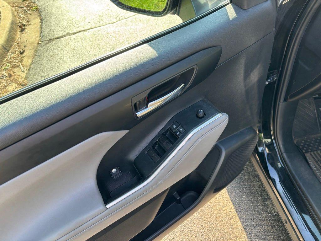 used 2020 Toyota Highlander car, priced at $31,188