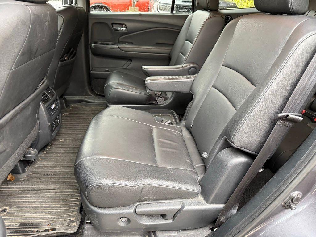 used 2022 Honda Pilot car, priced at $32,999