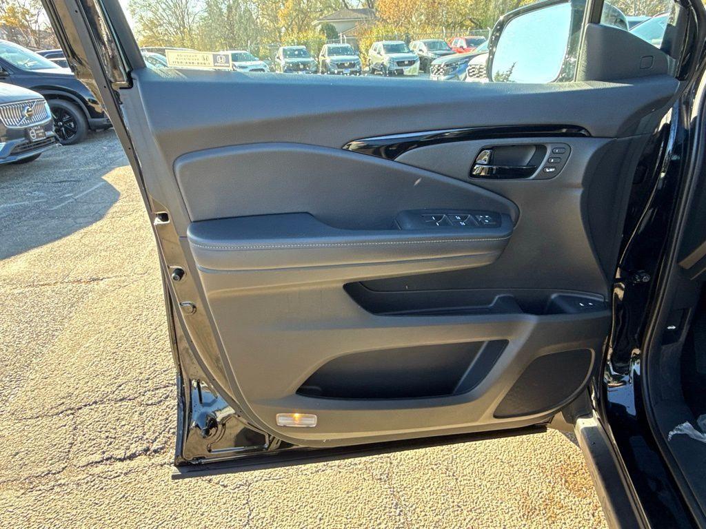 used 2022 Honda Passport car, priced at $31,999