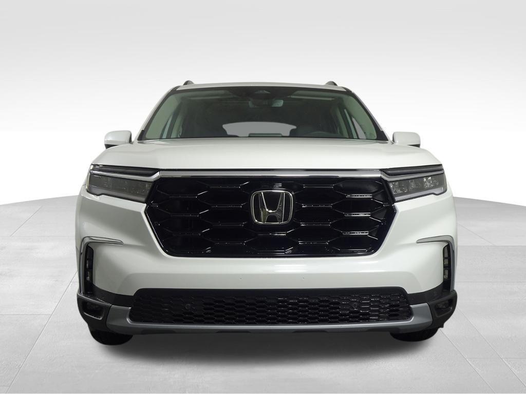 new 2025 Honda Pilot car, priced at $47,588