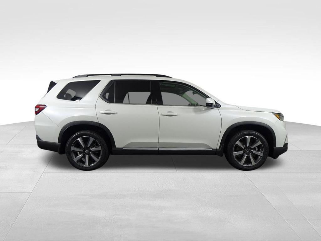 new 2025 Honda Pilot car, priced at $47,588