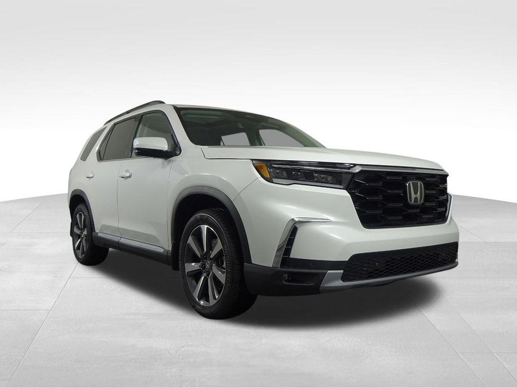 new 2025 Honda Pilot car, priced at $47,588