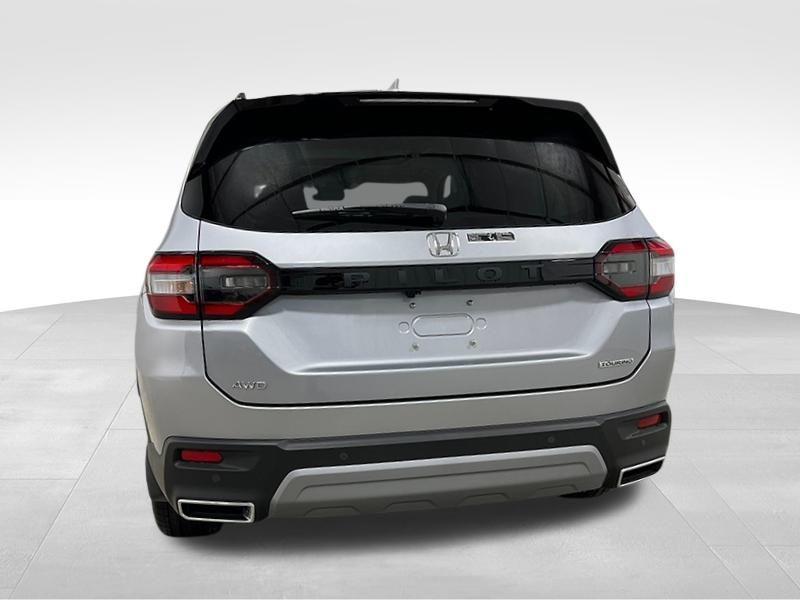 new 2025 Honda Pilot car, priced at $48,119