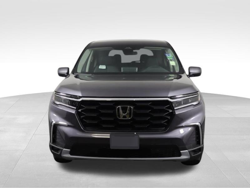 new 2025 Honda Pilot car, priced at $45,588