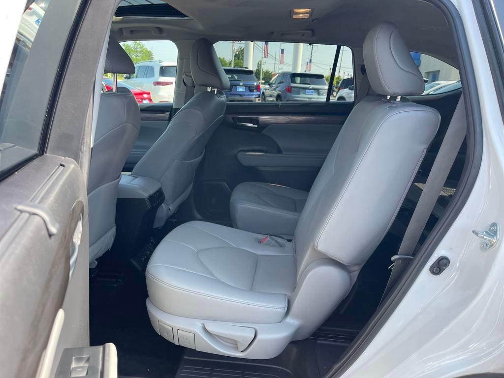 used 2022 Toyota Highlander car, priced at $39,472