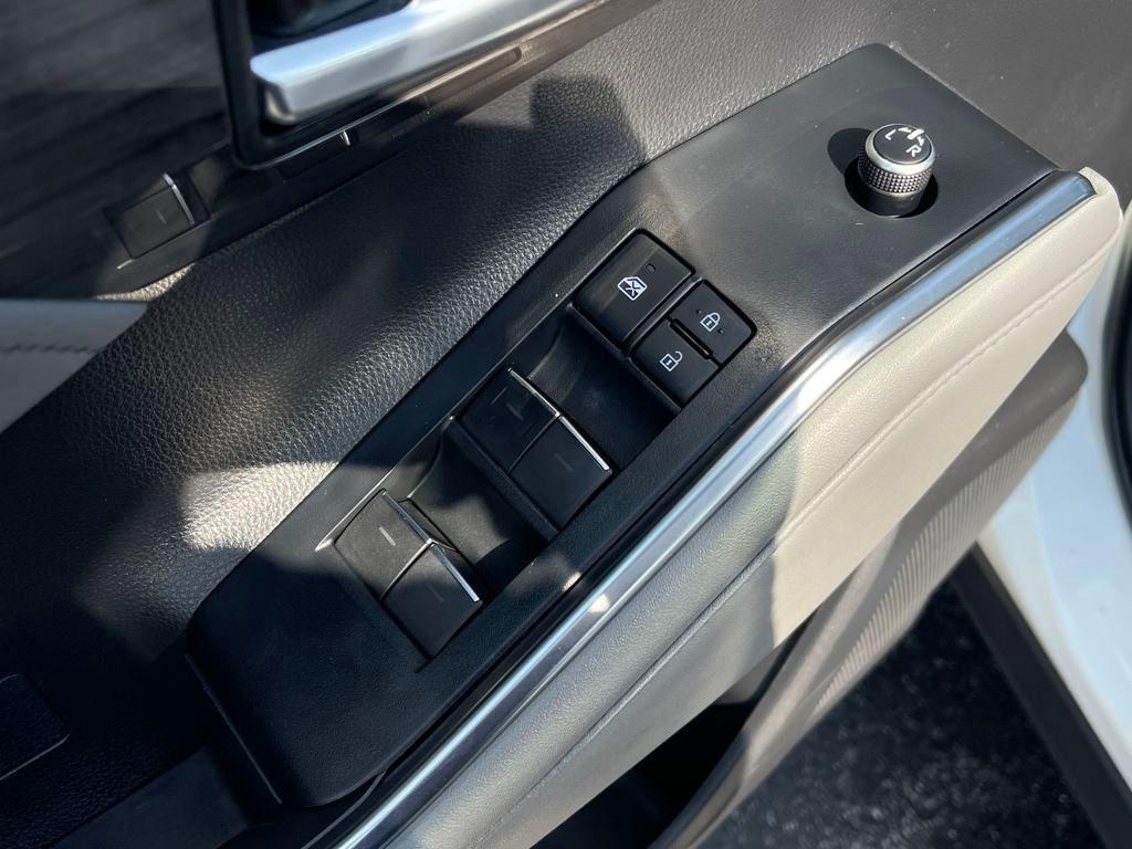 used 2022 Toyota Highlander car, priced at $39,472