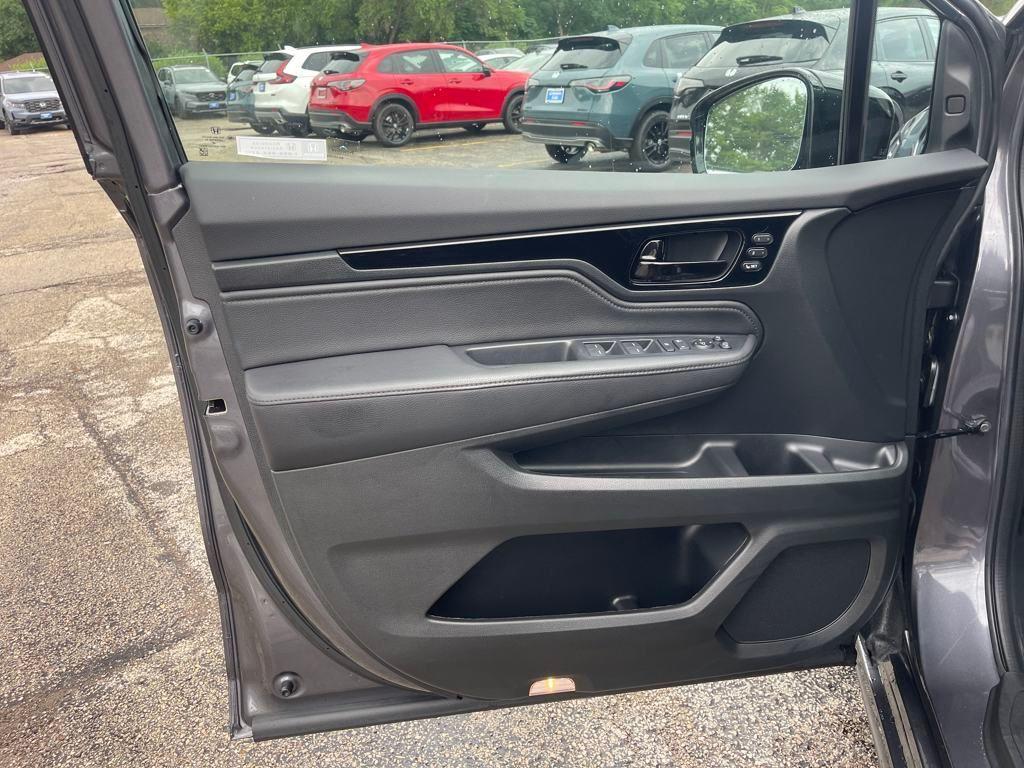 used 2023 Honda Odyssey car, priced at $42,588