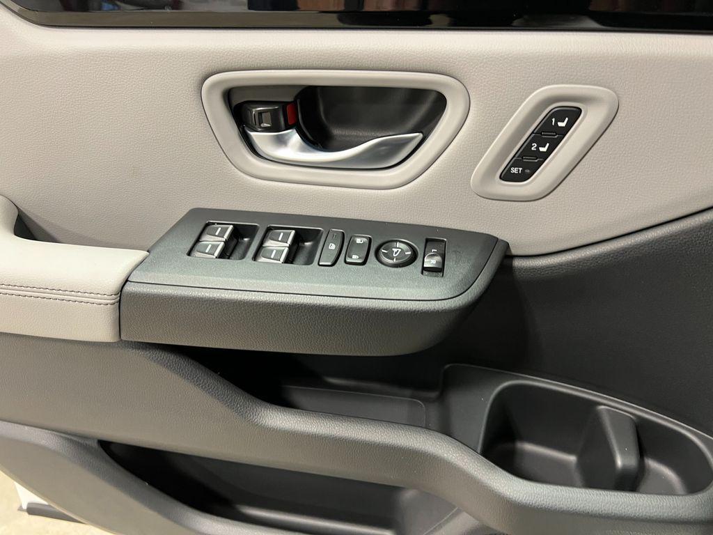 new 2025 Honda Pilot car, priced at $49,657