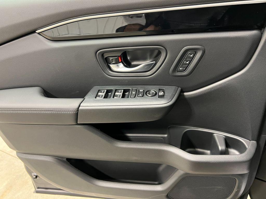 new 2025 Honda Pilot car, priced at $45,111