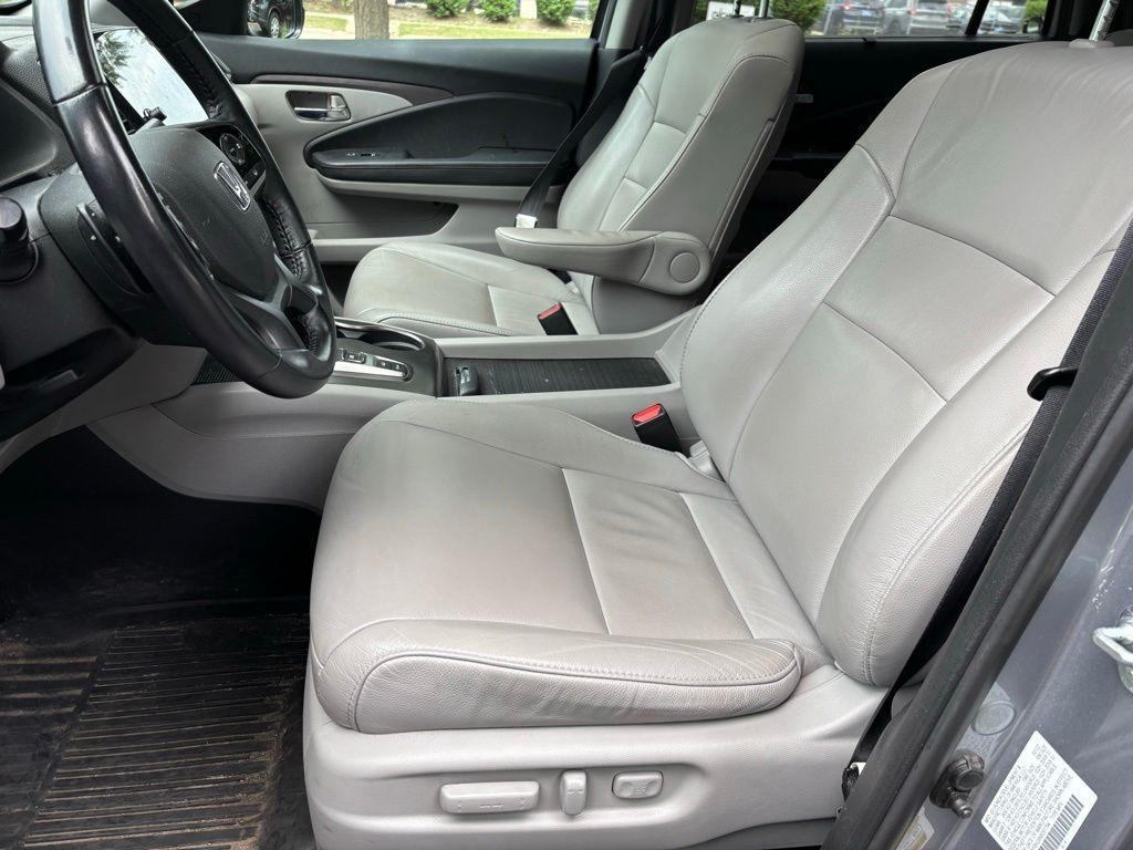 used 2022 Honda Pilot car, priced at $33,988