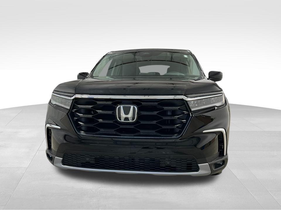 new 2025 Honda Pilot car, priced at $45,111