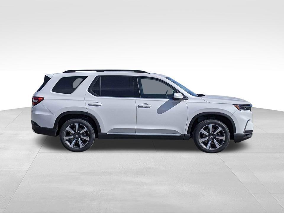 new 2025 Honda Pilot car, priced at $49,250