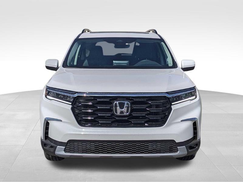 new 2025 Honda Pilot car, priced at $49,250