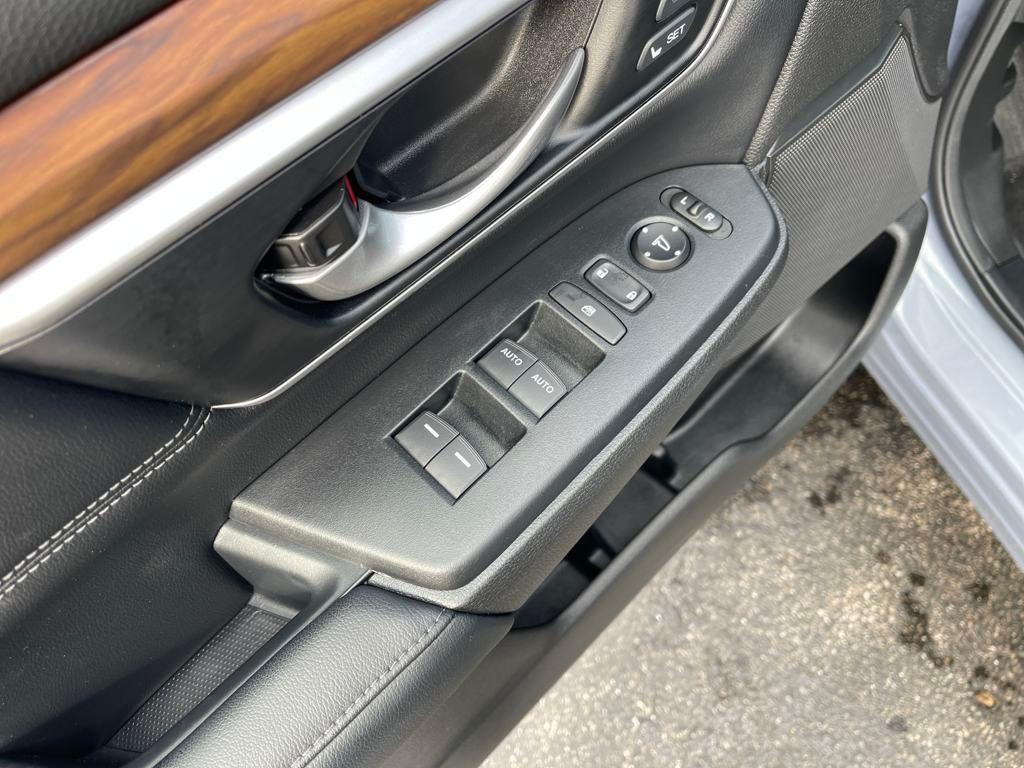 used 2022 Honda CR-V car, priced at $30,762