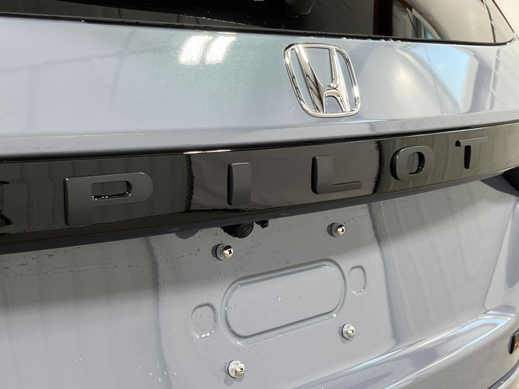 new 2025 Honda Pilot car, priced at $49,102