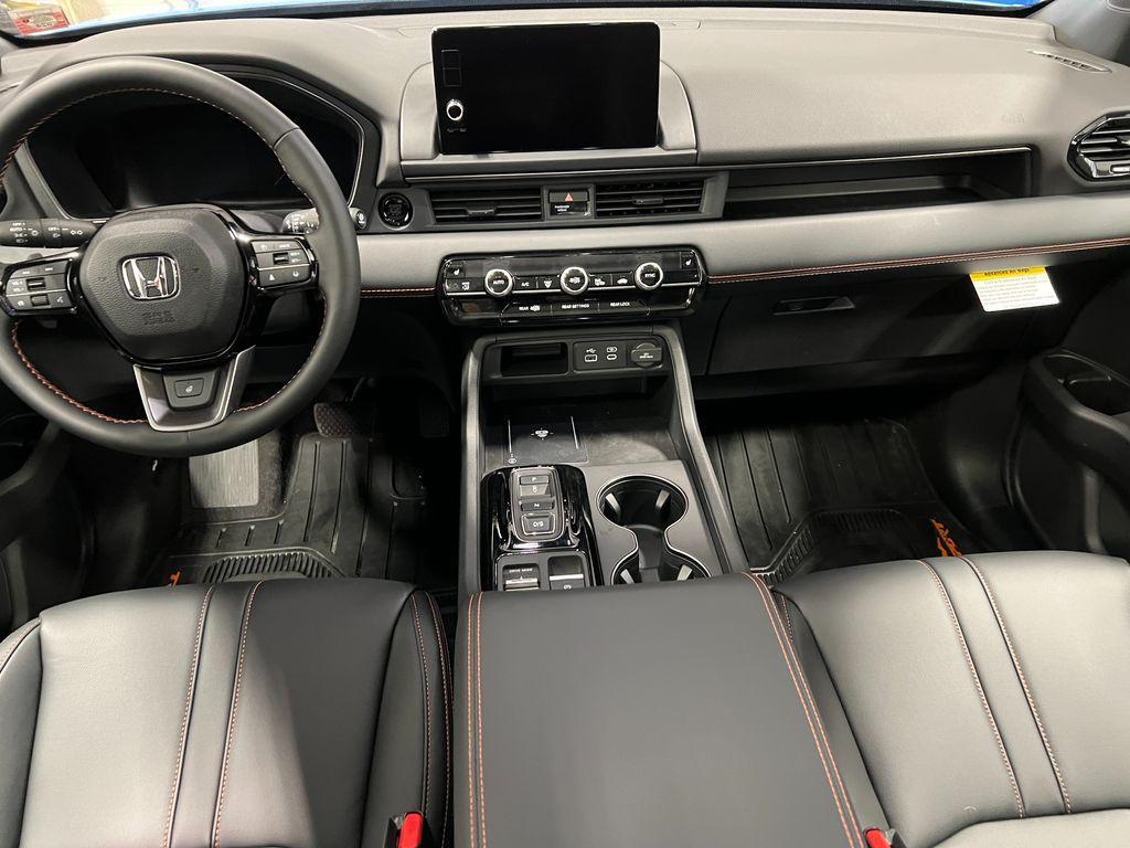 new 2025 Honda Pilot car, priced at $49,102