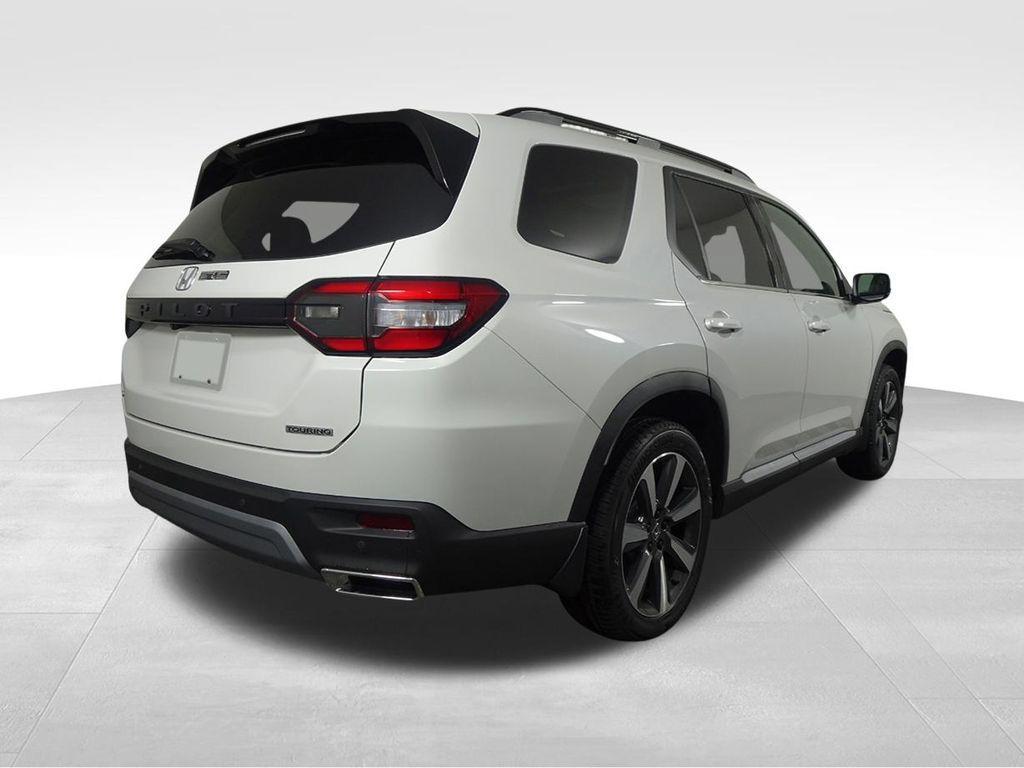 new 2025 Honda Pilot car, priced at $49,094