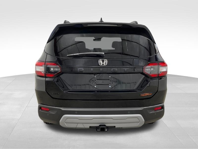 new 2025 Honda Pilot car, priced at $48,676