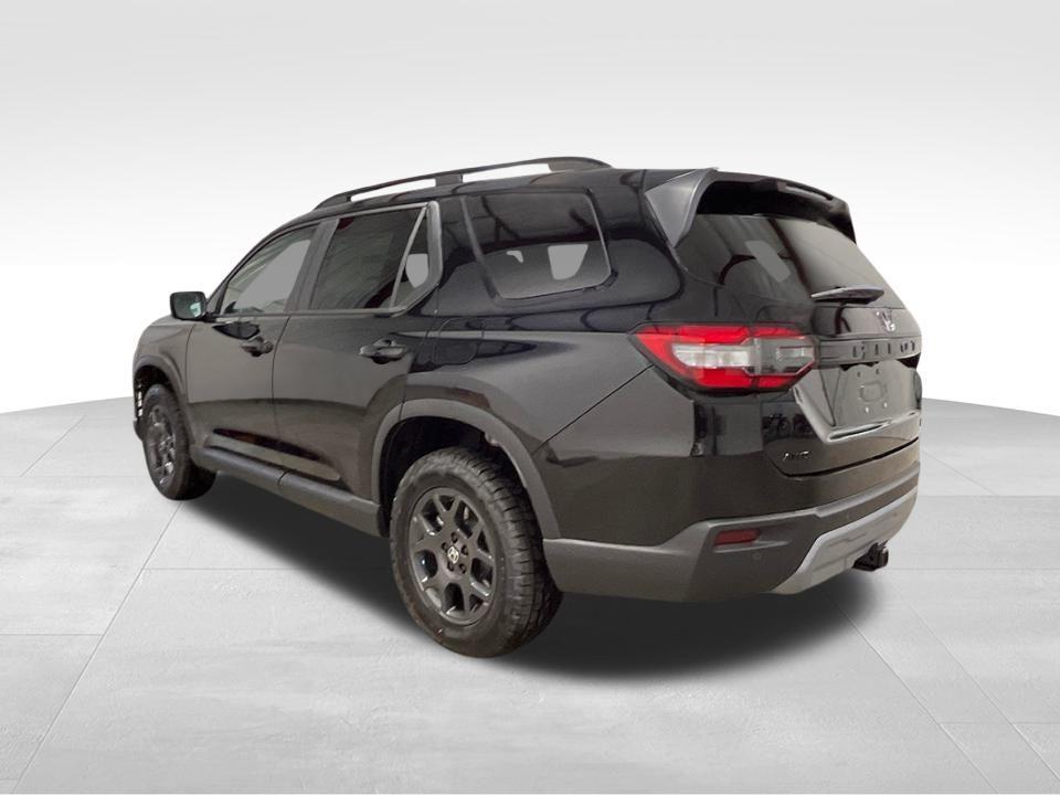 new 2025 Honda Pilot car, priced at $48,676