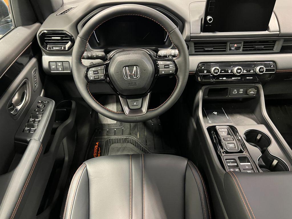 new 2025 Honda Pilot car, priced at $48,676