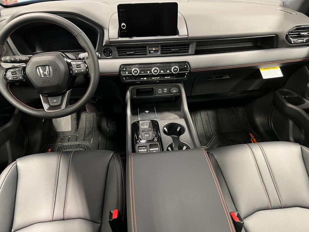 new 2025 Honda Pilot car, priced at $48,676