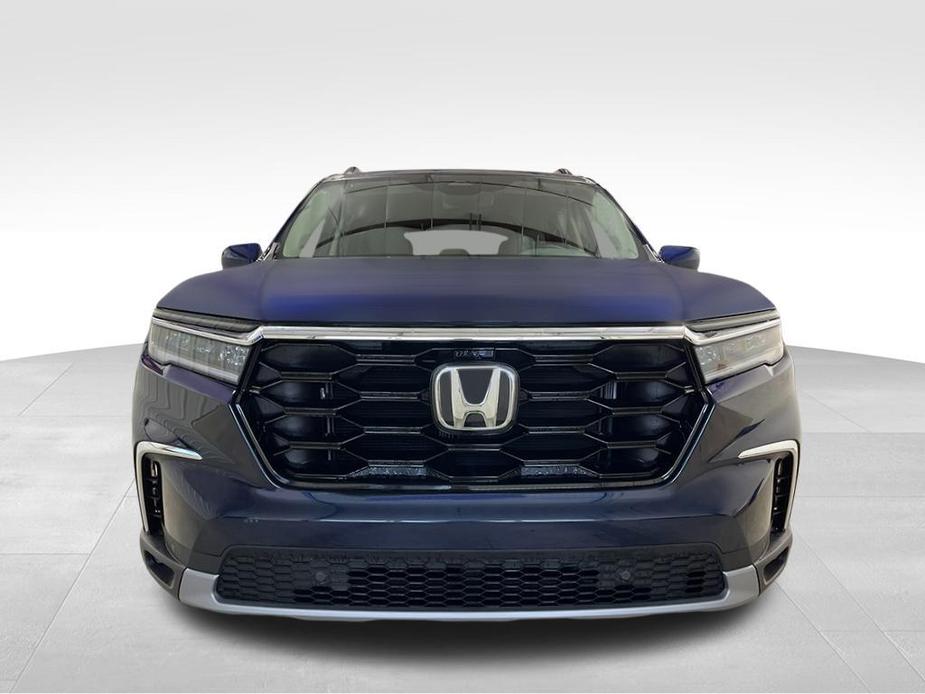 new 2025 Honda Pilot car, priced at $52,415