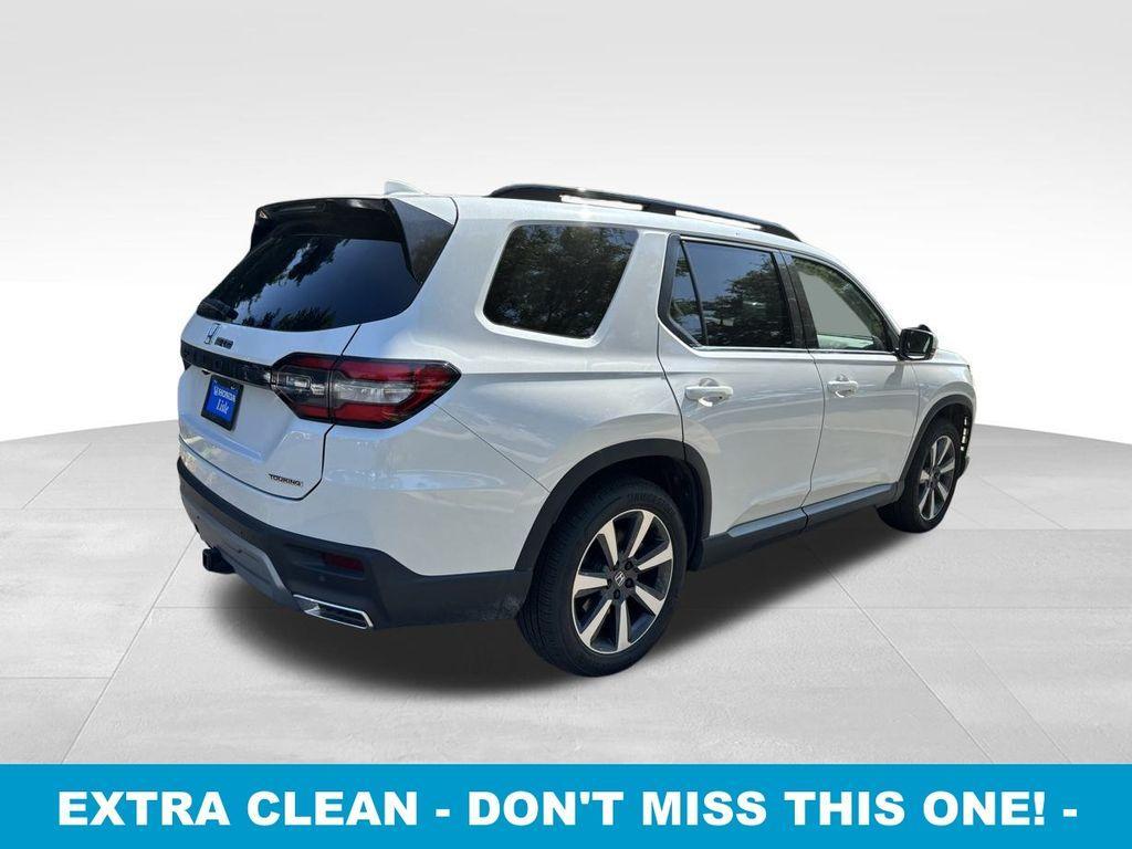 used 2025 Honda Pilot car, priced at $47,588