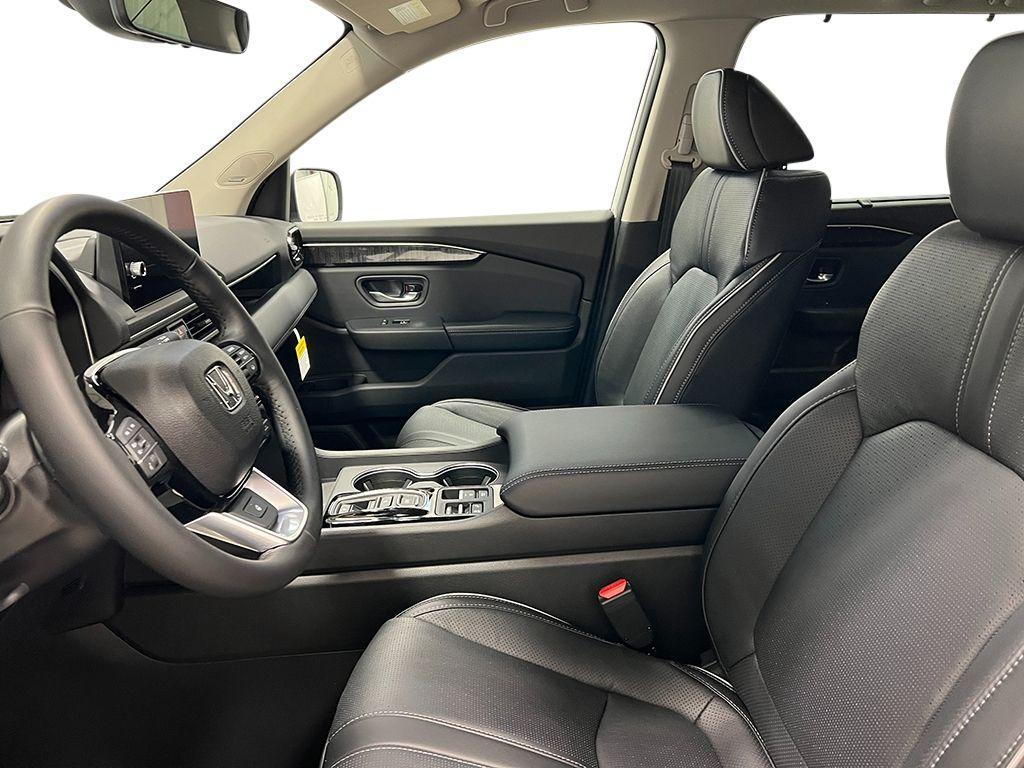 new 2025 Honda Pilot car, priced at $50,622