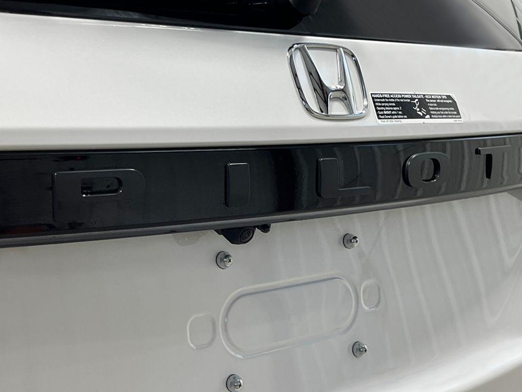 new 2025 Honda Pilot car, priced at $48,546