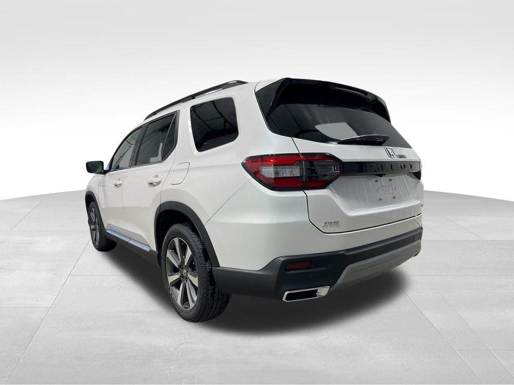 new 2025 Honda Pilot car, priced at $48,546