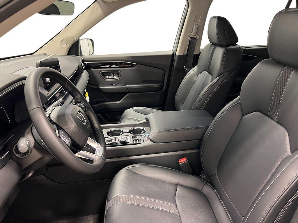new 2025 Honda Pilot car, priced at $48,546
