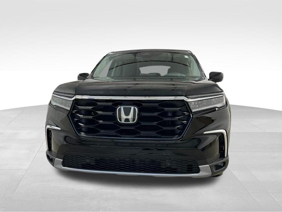 new 2025 Honda Pilot car, priced at $45,007