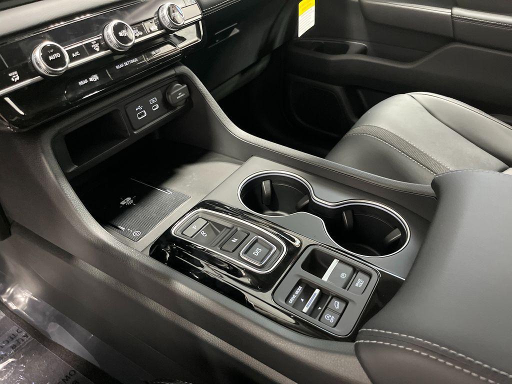 new 2025 Honda Pilot car, priced at $49,582