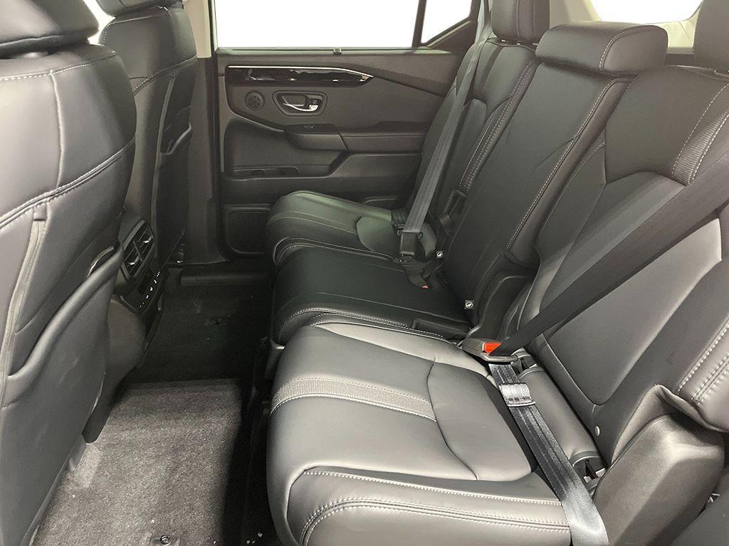 new 2025 Honda Pilot car, priced at $49,582