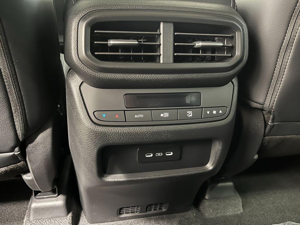 new 2025 Honda Pilot car, priced at $49,582