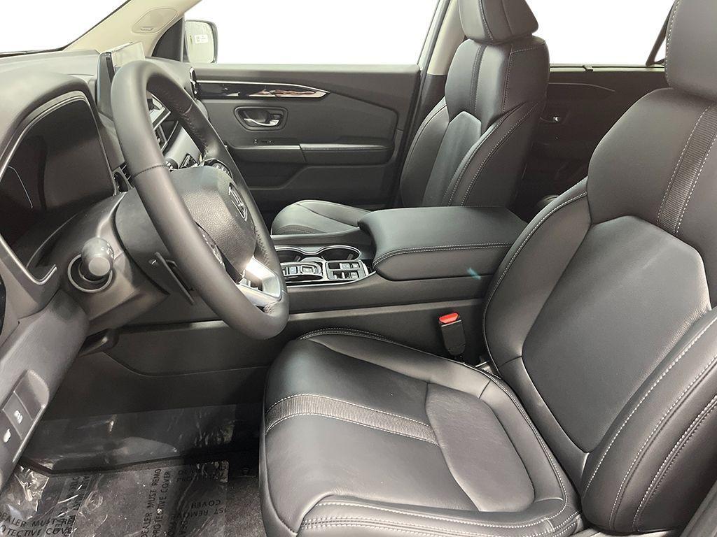 new 2025 Honda Pilot car, priced at $49,582