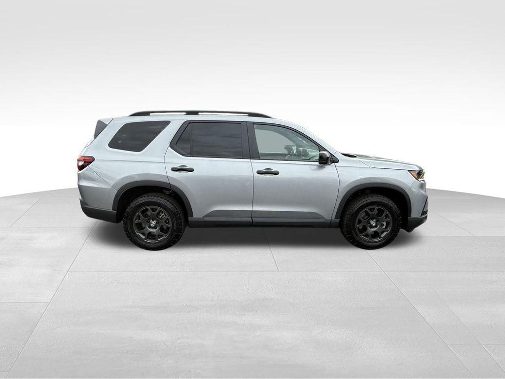 used 2025 Honda Pilot car, priced at $46,988