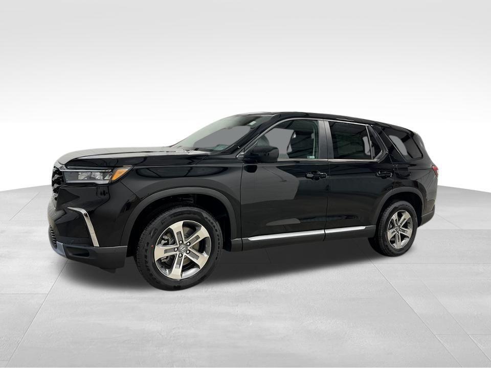 new 2025 Honda Pilot car, priced at $45,215