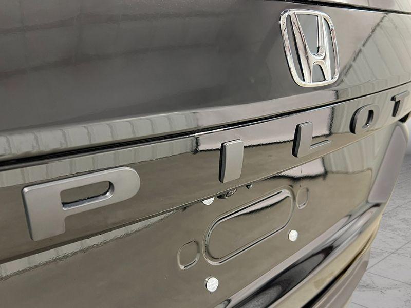 new 2025 Honda Pilot car, priced at $45,215