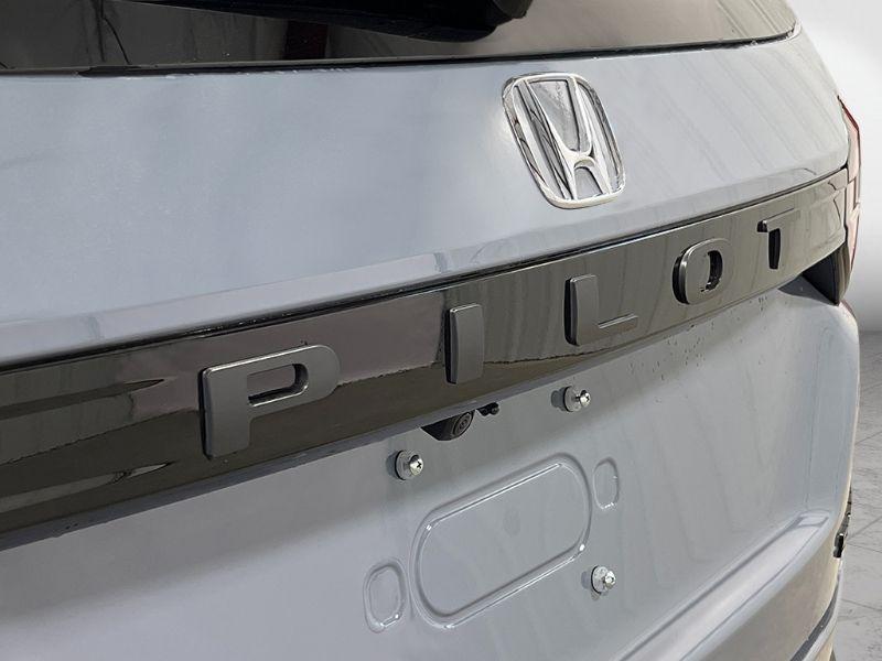 new 2025 Honda Pilot car, priced at $43,032