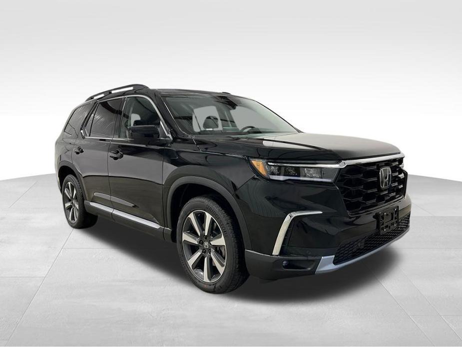 new 2025 Honda Pilot car, priced at $48,015